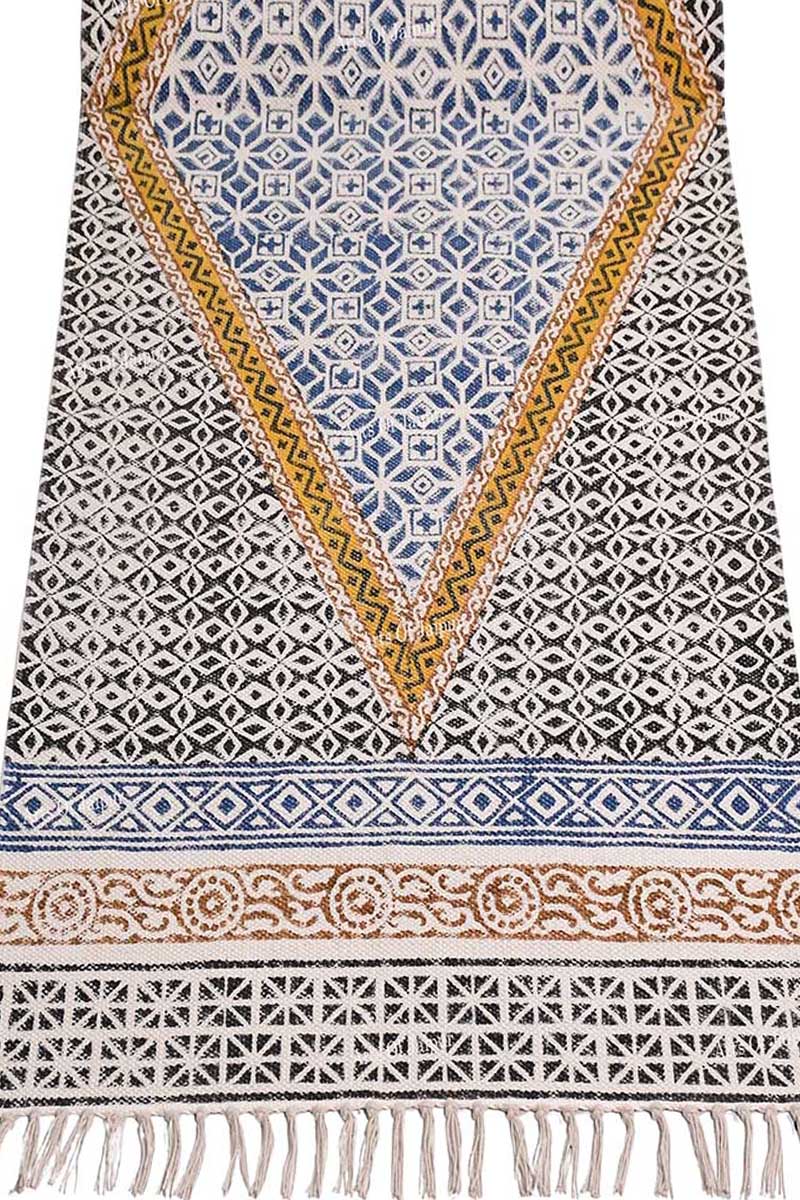 Geometric Diamond Rug – Elegant Artisan Design - Image 3