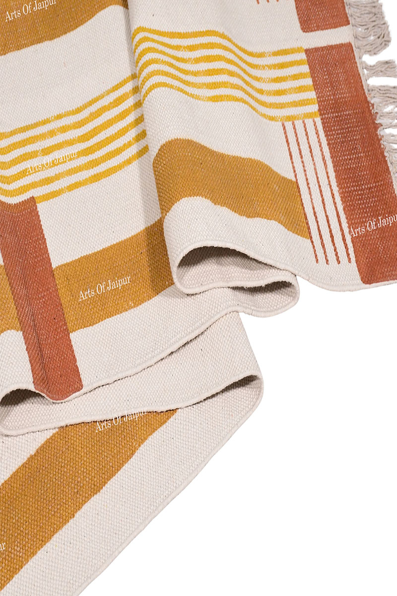 Elegant Geometric Area Rug for Home Interior Styling - Image 4