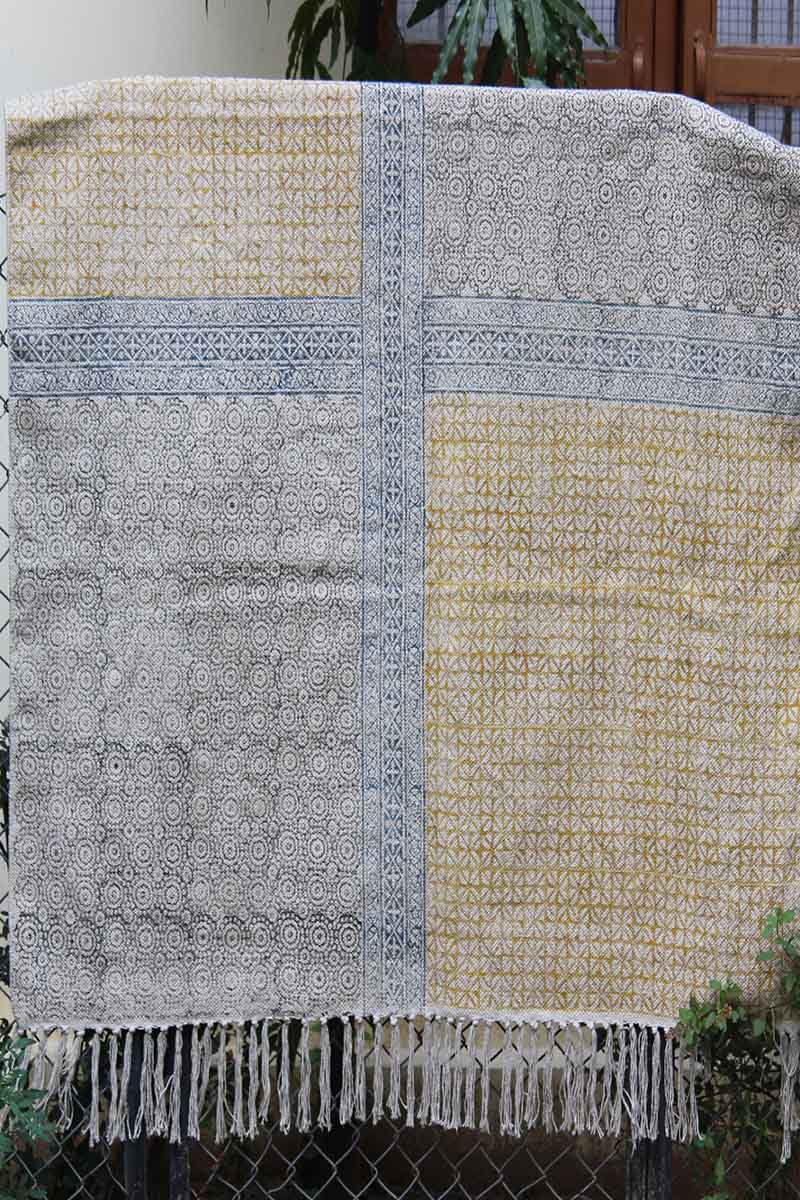 Stunning Hand Printed Geometric Area Rug - Image 5